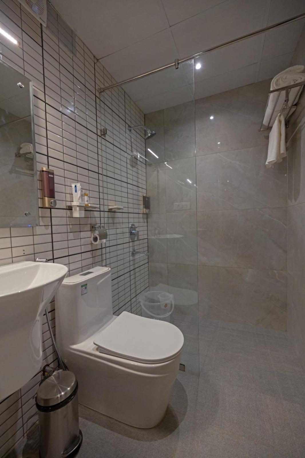 Grand Continent Hotel Gachibowli Near Us Consulate ภายนอก รูปภาพ