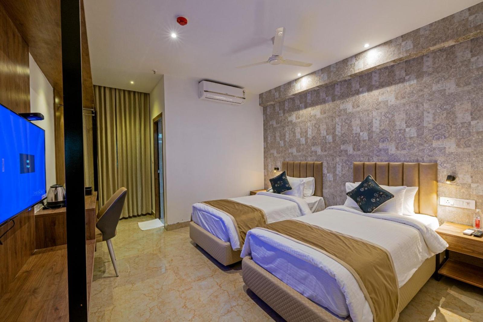 Grand Continent Hotel Gachibowli Near Us Consulate ภายนอก รูปภาพ