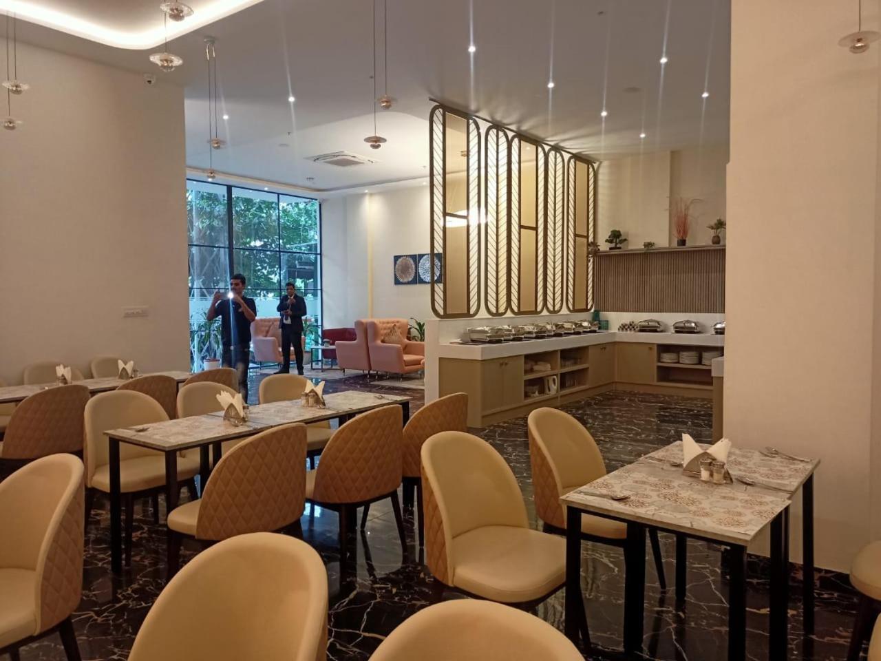 Grand Continent Hotel Gachibowli Near Us Consulate ภายนอก รูปภาพ