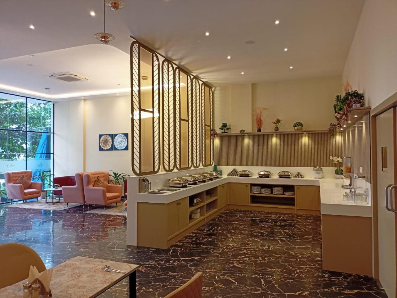 Grand Continent Hotel Gachibowli Near Us Consulate ภายนอก รูปภาพ