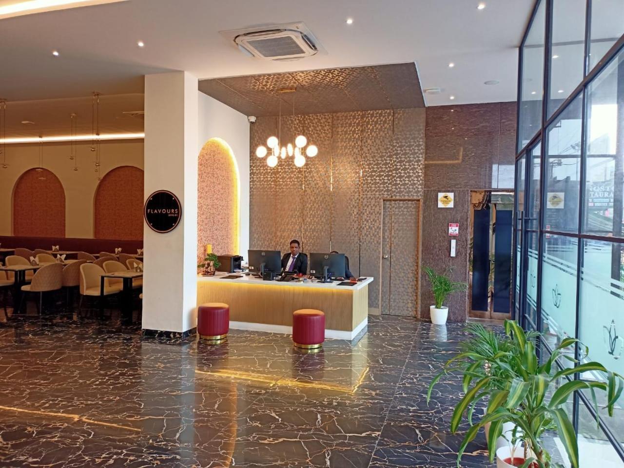 Grand Continent Hotel Gachibowli Near Us Consulate ภายนอก รูปภาพ